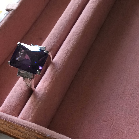 Ring - Picture 1 of 4